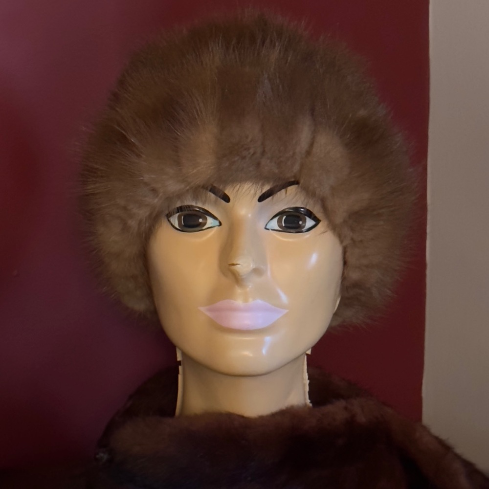 Betmar Vintage Mink/Ermine  Fur Hat Size Small/Med Very Soft Flawless Condition